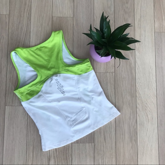 RUNNING ROOM | Women’s Sleeveless Workout Top - Picture 2 of 6